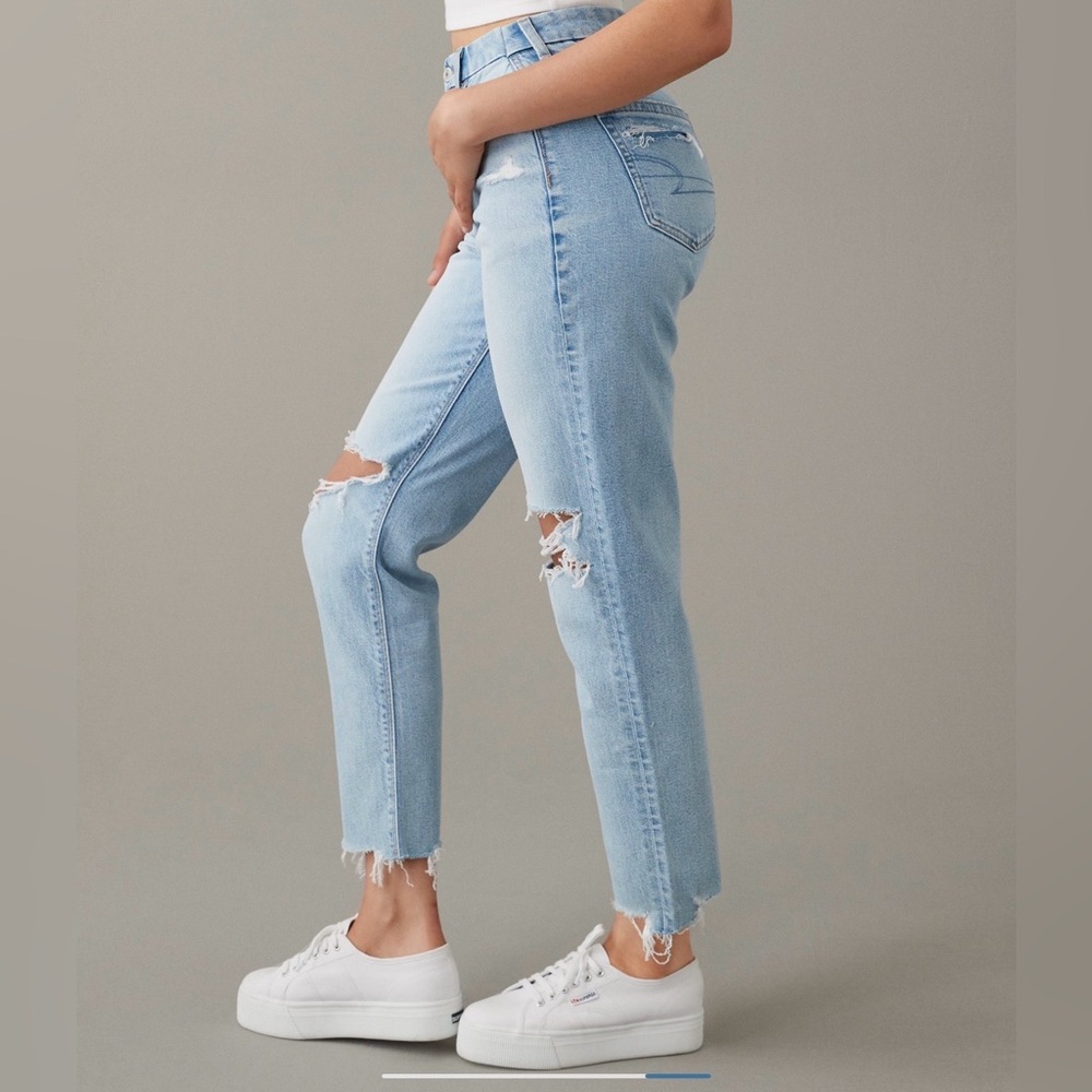 American Eagle Outfitters Light Wash Distressed Straight Leg Jeans